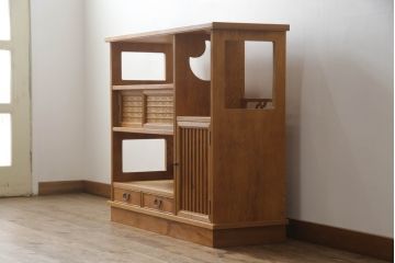 中古　美品　屋久杉　網代(あじろ)・透かし彫り　上品な和の雰囲気を高めてくれる茶棚(飾り棚、違い棚、戸棚、収納棚、サイドボード、網代民芸)(R-064550)