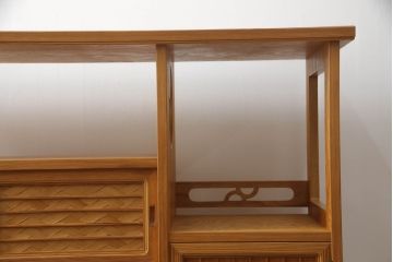 中古　美品　屋久杉　網代(あじろ)・透かし彫り　上品な和の雰囲気を高めてくれる茶棚(飾り棚、違い棚、戸棚、収納棚、サイドボード、網代民芸)(R-064550)