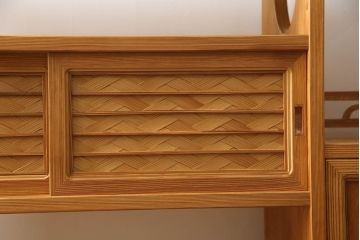 中古　美品　屋久杉　網代(あじろ)・透かし彫り　上品な和の雰囲気を高めてくれる茶棚(飾り棚、違い棚、戸棚、収納棚、サイドボード、網代民芸)(R-064550)