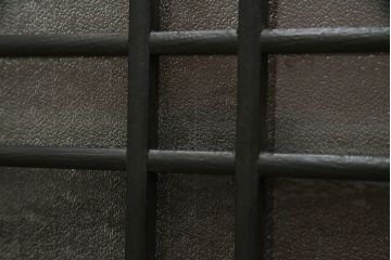 和製アンティーク　大正ロマン　栗材　細やかな意匠が魅力的!古い洋館で使われていた大振りの本箱(ブックケース、収納棚、戸棚、サイドキャビネット)(R-064551)
