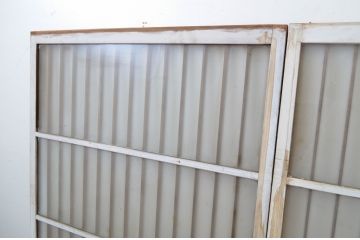 アンティーク建具　レトロな空間演出におすすめ!格子入りのガラス窓2枚セット(引き戸、ガラス戸)(R-064557)
