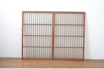 アンティーク建具　レトロな空間演出におすすめ!格子入りのガラス窓2枚セット(引き戸、ガラス戸)(R-064558)