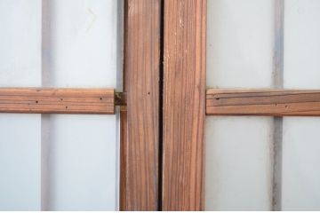 アンティーク建具　レトロな空間演出におすすめ!格子入りのガラス窓2枚セット(引き戸、ガラス戸)(R-064558)