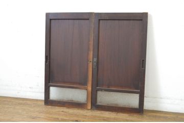 アンティーク建具　古い欅(ケヤキ)材の鏡板が趣を醸し出している小さな窓2枚セット(ガラス戸、引き戸)(R-064561)