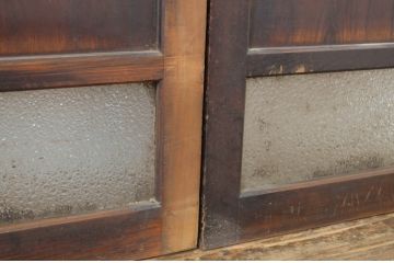 アンティーク建具　古い欅(ケヤキ)材の鏡板が趣を醸し出している小さな窓2枚セット(ガラス戸、引き戸)(R-064561)