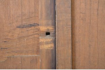 アンティーク建具　古い欅(ケヤキ)材の鏡板が趣を醸し出している小さな窓2枚セット(ガラス戸、引き戸)(R-064561)