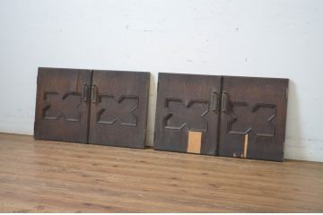 ビンテージ建具　永田良介商店　ペイント仕上げ限定　クラシカルな佇まいが上品な小扉4枚セット(両開きドア2対、窓、木製ドア、収納建具、ヴィンテージ)(R-064572)