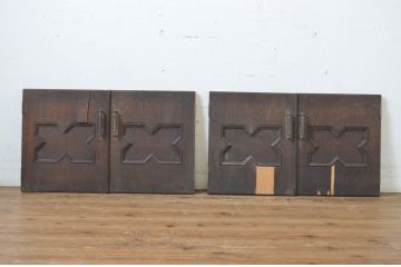 ビンテージ建具　永田良介商店　ペイント仕上げ限定　クラシカルな佇まいが上品な小扉4枚セット(両開きドア2対、窓、木製ドア、収納建具、ヴィンテージ)(R-064572)