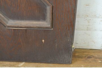 ビンテージ建具　永田良介商店　ペイント仕上げ限定　クラシカルな佇まいが上品な小扉2枚セット(両開きドア1対、窓、木製ドア、収納建具、ヴィンテージ)(R-064573)