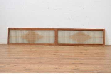 ビンテージ建具　両面ガラス入り　品のある雰囲気が魅力的なガラス欄間2枚セット(明り取り、明かり取り、ヴィンテージ)(R-064575)