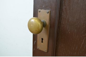 アンティーク建具　上手物!　古い洋館のしっかりとした造りが魅力のペイントドア1枚(扉、木製ドア)(R-064577)