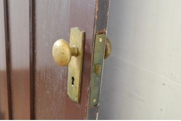 アンティーク建具　上手物!　古い洋館のしっかりとした造りが魅力のペイントドア1枚(扉、木製ドア)(R-064580)