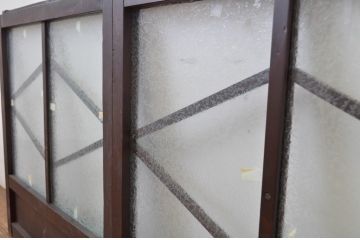 アンティーク建具　大正ロマン　どこか懐かしい雰囲気の小さなガラス窓2枚セット(ガラス戸、引き戸)(R-064587)