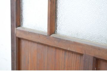 アンティーク建具　経年を感じさせる木味が魅力のガラス戸1枚(引き戸)(R-064595)