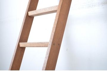和製アンティーク　レトロな空間を演出する無垢材のハシゴ(梯子、はしご、ラダー、ディスプレイ)(R-064597)