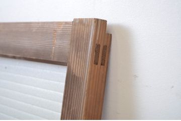 アンティーク建具　古い木味が趣を醸し出す小さな引き戸1枚(くぐり戸、潜戸、窓、ガラス戸)(R-064598)