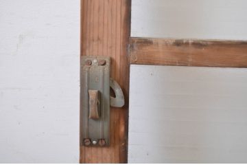 アンティーク建具　古い木味が趣を醸し出す小さな引き戸1枚(くぐり戸、潜戸、窓、ガラス戸)(R-064598)