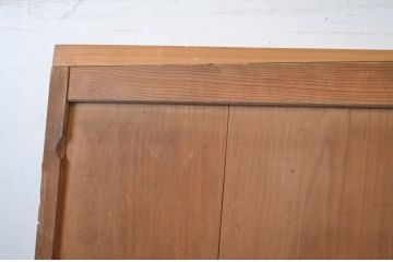 アンティーク建具　味わい深い木味が懐かしい雰囲気を醸し出すマス目(升目)格子扉1枚(きつね格子、狐格子、ドア、格子戸、板戸、木製ドア)(R-064603)