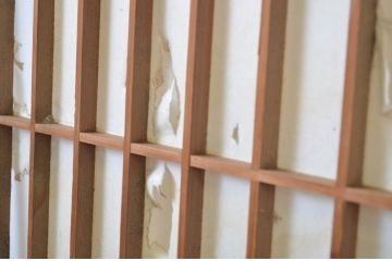 アンティーク建具　変わりデザインの障子入りガラス戸2枚セット(障子戸、引き戸、ガラス帯戸)(R-064609)