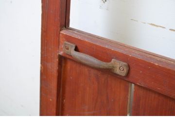 アンティーク建具　赤みがかった色合いが目を惹くガラス帯の扉1枚(ドア、ガラス戸、木製扉、板戸)(R-064619)