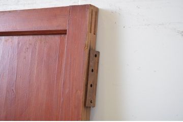 アンティーク建具　赤みがかった色合いが目を惹くガラス帯の扉1枚(ドア、ガラス戸、木製扉、板戸)(R-064619)