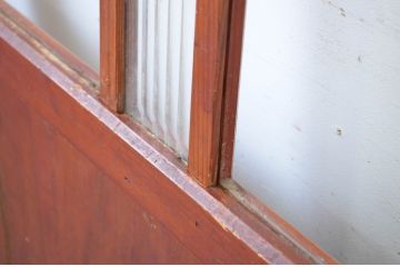 アンティーク建具　赤みがかった色合いが目を惹くガラス帯の扉1枚(ドア、ガラス戸、木製扉、板戸)(R-064619)