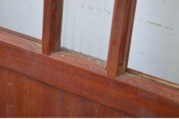 アンティーク建具　赤みがかった色合いが目を惹くガラス帯の扉1枚(ドア、ガラス戸、木製扉、板戸)(R-064619)
