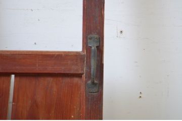 アンティーク建具　赤みがかった色合いが目を惹くガラス帯の扉1枚(ドア、ガラス戸、木製扉、板戸)(R-064619)