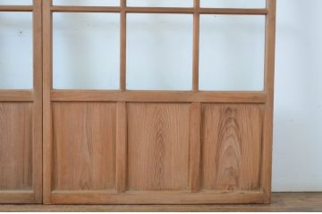アンティーク建具　経年を感じさせる古い木味が魅力のガラス戸3枚セット(引き戸)(R-064623)