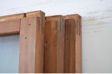 アンティーク建具　経年を感じさせる古い木味が魅力のガラス戸3枚セット(引き戸)(R-064623)