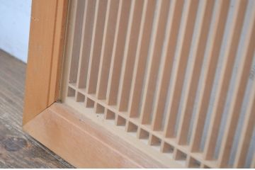 ビンテージ建具　両面ガラス　繊細な格子が目を惹く筬(おさ)欄間1枚(明り取り、明かり取り、オサランマ、ヴィンテージ、建具)(R-064628)