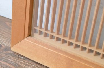 ビンテージ建具　両面ガラス　繊細な格子が目を惹く筬(おさ)欄間1枚(明り取り、明かり取り、オサランマ、ヴィンテージ、建具)(R-064630)