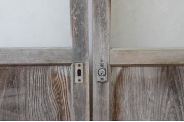 アンティーク建具　縦桟リメイク!!　レトロな空間づくりにおすすめのガラス戸2枚セット(引き戸)(R-064635)