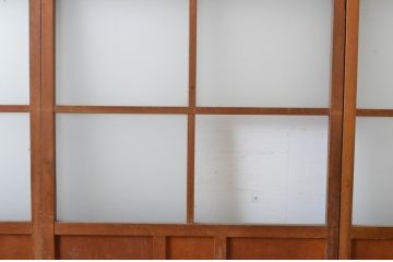 アンティーク建具　経年を感じさせる木味が魅力のガラス戸3枚セット(引き戸)(R-064639)