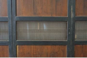 アンティーク建具　使い込まれた雰囲気の格子帯戸3枚セット(引き戸、板戸、格子戸)(R-064641)