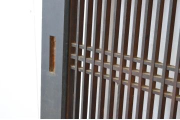 アンティーク建具　使い込まれた雰囲気の格子帯戸3枚セット(引き戸、板戸、格子戸)(R-064641)