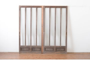 アンティーク建具　上手物!!　腰板欅(ケヤキ)材　和の空間作りにおすすめの玄関戸2枚セット(ガラス戸、引き戸)(R-064642)