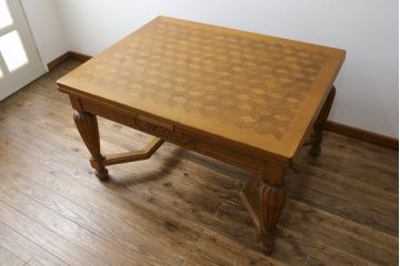 イギリスアンティーク　オーク材　パーケット天板がお洒落なドローリーフテーブル(エクステンションテーブル、ダイニングテーブル、4人掛け、6人掛け、8人掛け、食卓)(R-064660)