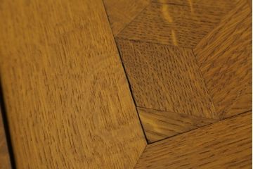 イギリスアンティーク　オーク材　パーケット天板がお洒落なドローリーフテーブル(エクステンションテーブル、ダイニングテーブル、4人掛け、6人掛け、8人掛け、食卓)(R-064660)
