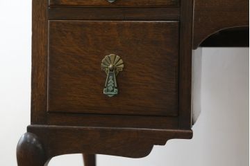 イギリスアンティーク　オーク材　品のある猫脚のデザインがお洒落な三面鏡のドレッサー(鏡台、化粧台、ミラー)(R-064661)