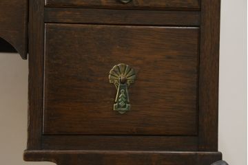 イギリスアンティーク　オーク材　品のある猫脚のデザインがお洒落な三面鏡のドレッサー(鏡台、化粧台、ミラー)(R-064661)