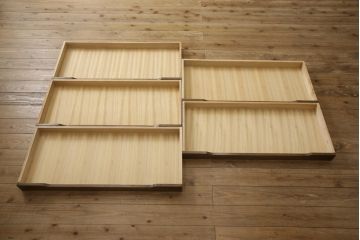 和製ビンテージ　神戸洋家具　優美な彫刻デザインが目を惹く和タンス(着物箪笥、収納たんす、衣装箪笥、整理箪笥、引き出し、ヴィンテージ)(R-064662)