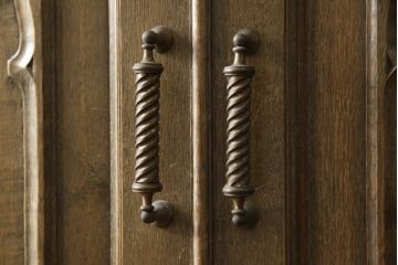 和製ビンテージ　神戸洋家具　優美な彫刻デザインが目を惹く和タンス(着物箪笥、収納たんす、衣装箪笥、整理箪笥、引き出し、ヴィンテージ)(R-064662)