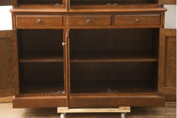 中古　三越家具(現カントリーハウス)　Brugge(ブルージュ)　クラシカルな空間づくりにぴったりな食器棚(収納棚、戸棚、飾り棚、カップボード、キャビネット)(定価約50万円)(R-064663)