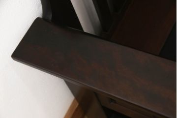 中古　北海道民芸家具　直線的なシルエットと落ち着いた色合いが素敵な2人掛けソファ(二人掛け、2P、アームソファ)(R-064667)