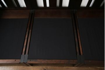 中古　北海道民芸家具　セパレートスタイル　シックな木製フレームの3人掛けソファ(三人掛けソファ、トリプルソファ、アームソファ、ヴィンテージ)(R-064669)