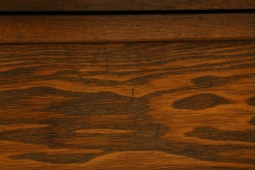 和製アンティーク　栓材　くっきりとした杢目が目を惹く珍しいデザインの扉付きクサビ本棚　(R-064671)