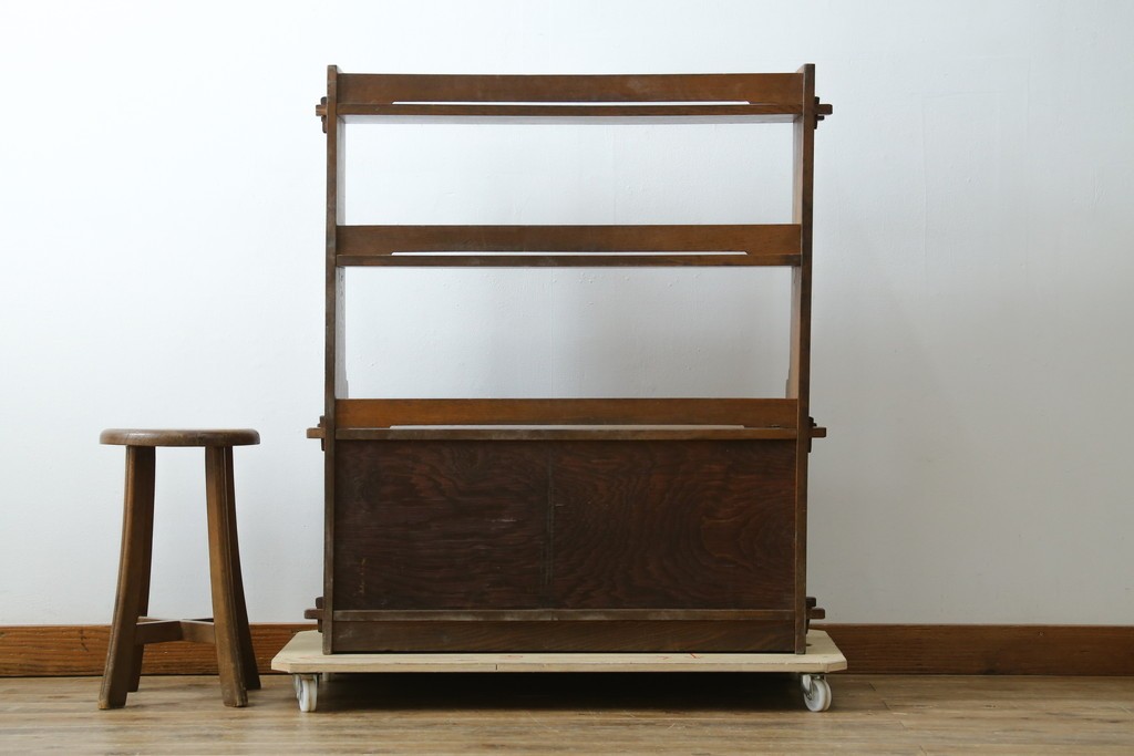 和製アンティーク　栓材　くっきりとした杢目が目を惹く珍しいデザインの扉付きクサビ本棚　(R-064671)