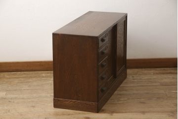 和製アンティーク　ネームプレート付き引き出し5杯がノスタルジックな雰囲気を醸し出す収納棚(サイドボード、サイドチェスト、サイドキャビネット、戸棚)(R-064672)