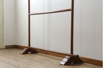 和製アンティーク　古い栓材の味わいが魅力的な二段大衣桁(着物ハンガー、えもん掛け、衣紋掛け、着物掛け、ハンガーラック、ハンガー)(R-064723)